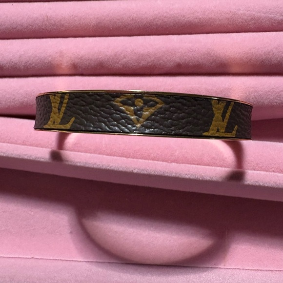 Luxury stainless steel Stamped Bracelet - Picture 2 of 3